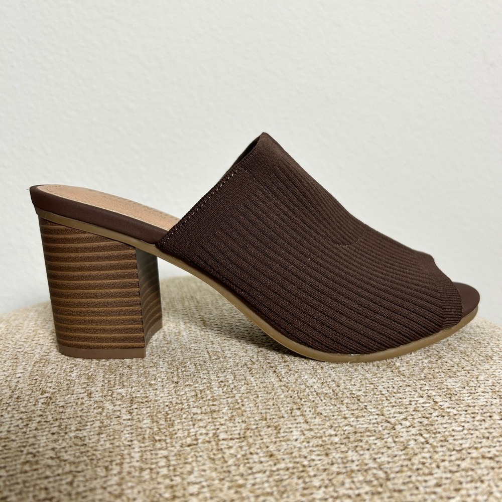 Cushionaire Brown Ribbed Knit Block Heel Open Toe Mule Slide Sandal Womens 7